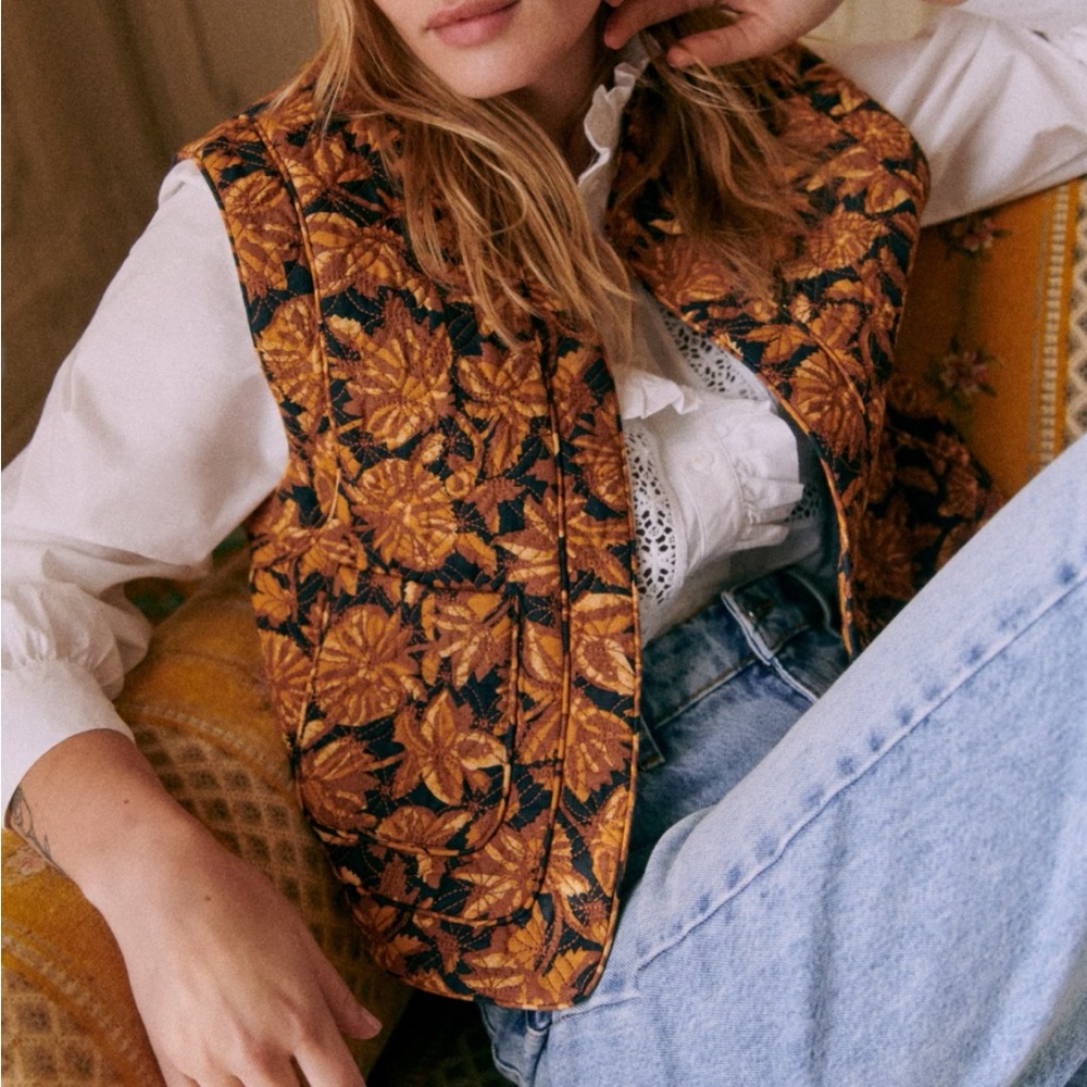 Sezane Floral Vest in Black and Gold